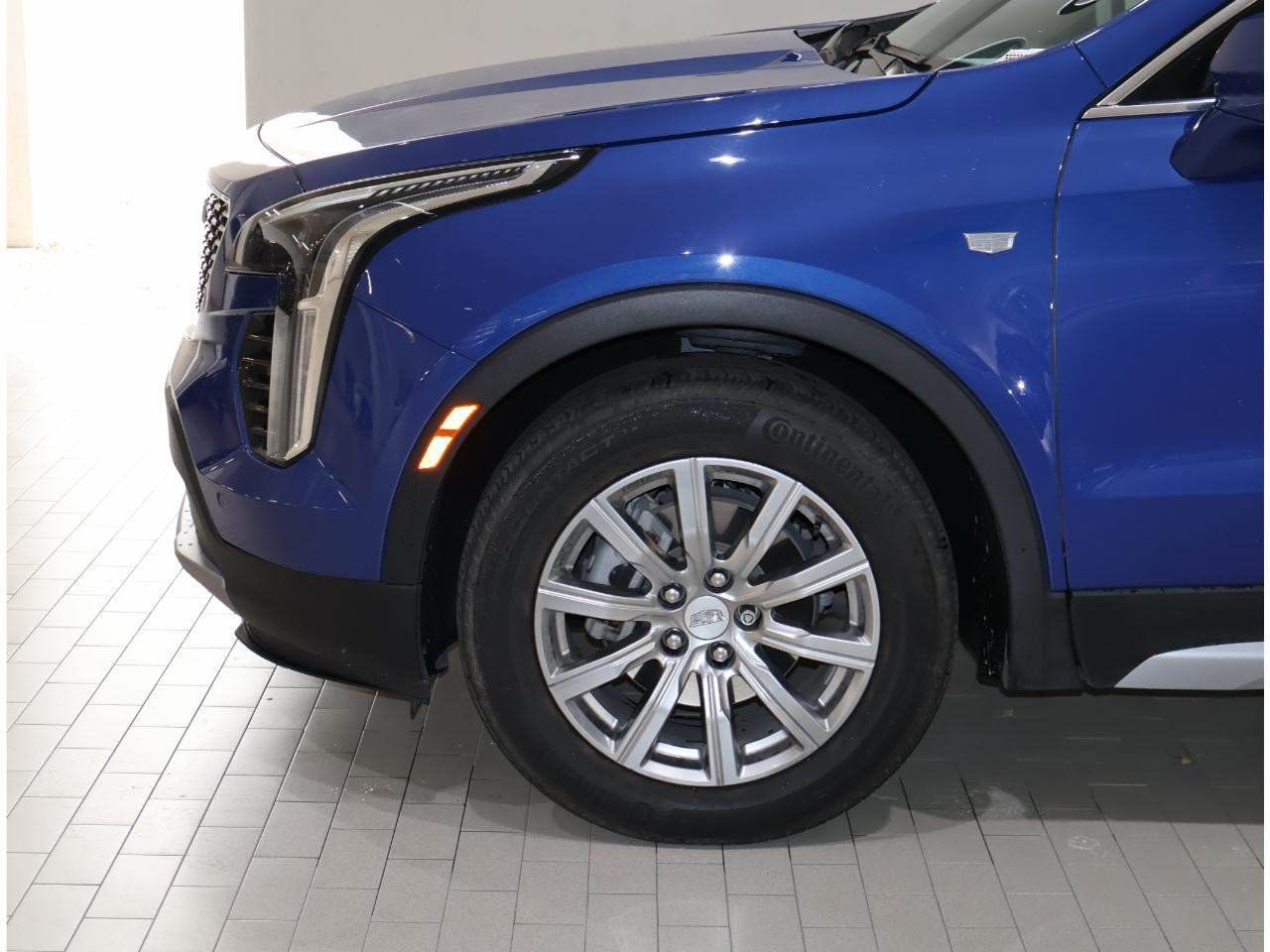 Used 2021 Cadillac XT4 Premium Luxury w/ Cold Weather Package FWD image 4