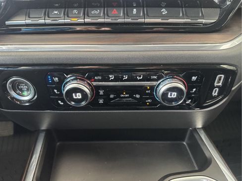 Used 2023 GMC Sierra 1500 SLT w/ SLT Premium Package AWD/4WD image 22