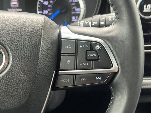 Used 2021 Toyota Highlander LE AWD/4WD image 39