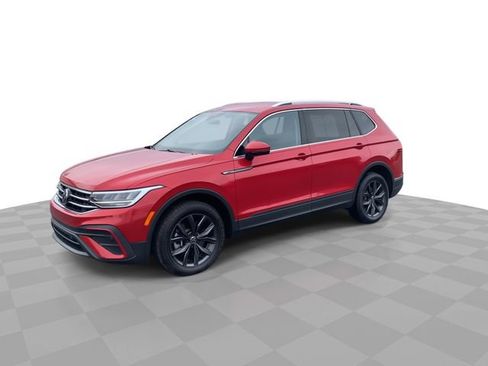 Used 2023 Volkswagen Tiguan SE FWD image 4