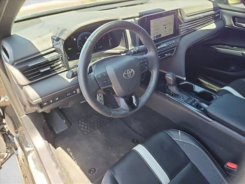 Used 2025 Toyota Camry SE w/ Convenience Package FWD image 12