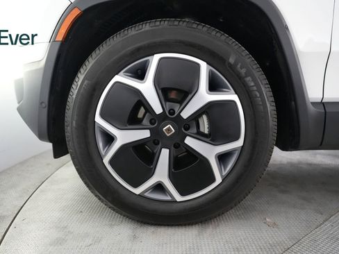 Used 2024 Rivian R1S Adventure AWD/4WD image 19