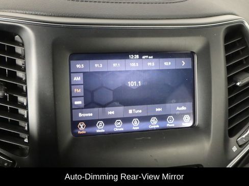 Used 2019 Jeep Cherokee Latitude Plus w/ Comfort/Convenience Group image 29