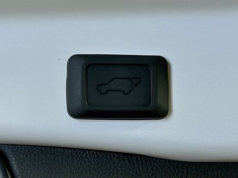 Used 2025 Toyota RAV4 XLE w/ Convenience Package FWD image 29