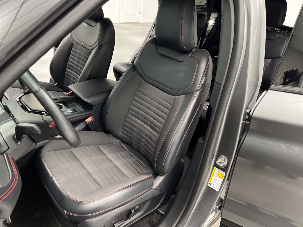 Used 2025 Ford Explorer ST-Line AWD/4WD image 11