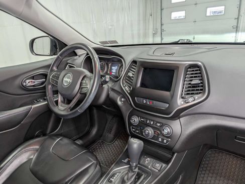 Used 2020 Jeep Cherokee Latitude Plus w/ Cold Weather Group image 39