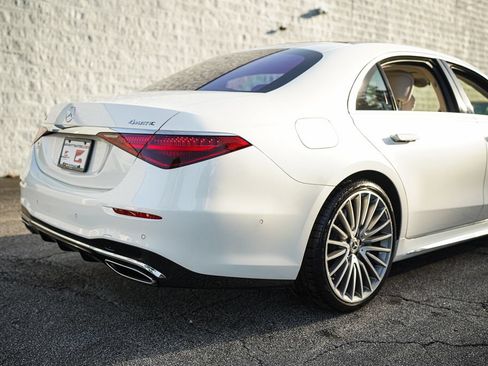 Used 2022 Mercedes-Benz S 500 4MATIC w/ AMG Line Package image 14