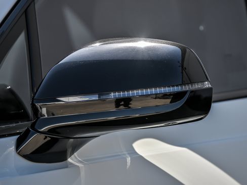 Used 2022 Bentley Bentayga AWD/4WD image 8