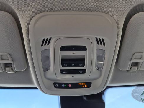 Used 2023 Buick Envision Avenir FWD image 33