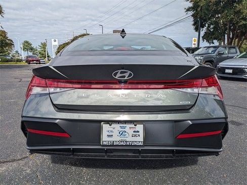 New 2025 Hyundai Elantra Limited image 5