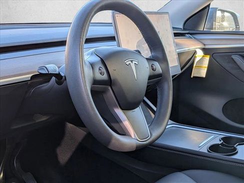 Used 2023 Tesla Model Y Long Range image 9