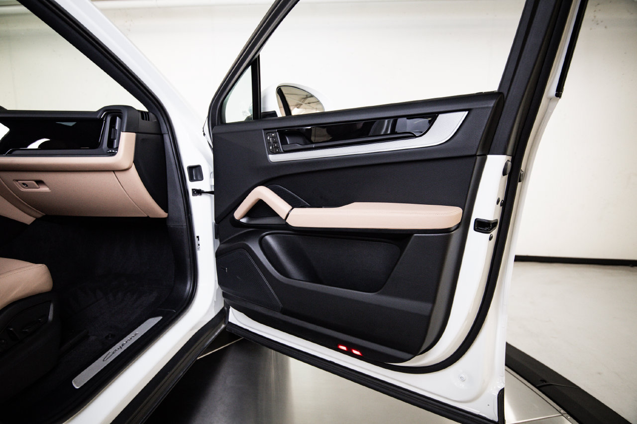 Certified 2025 Porsche Cayenne Coupe AWD/4WD image 27