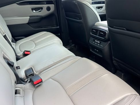 Used 2023 Honda Pilot Touring image 35