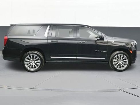 Used 2021 GMC Yukon XL Denali w/ Denali Premium Package image 18