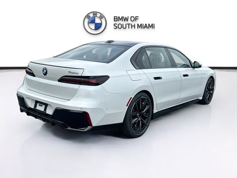 New 2026 BMW 750e xDrive image 6