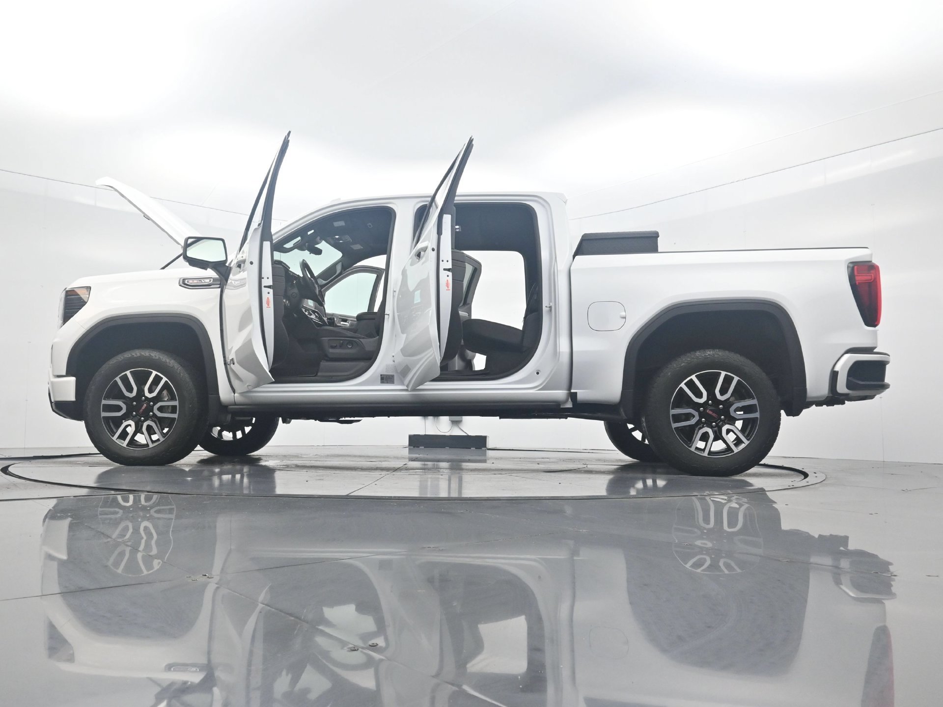 Used 2024 GMC Sierra 1500 AT4 w/ Technology Package AWD/4WD image 43