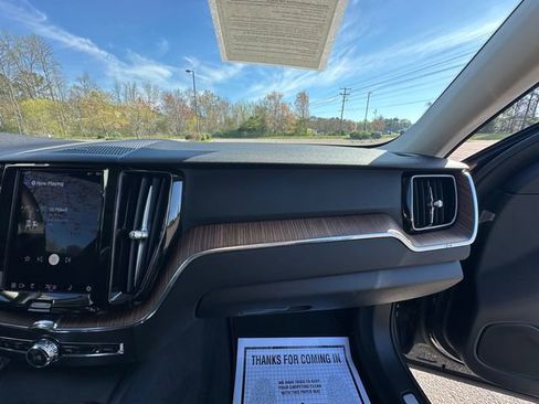 Used 2023 Volvo XC60 B5 Plus w/ Climate Package AWD/4WD image 19