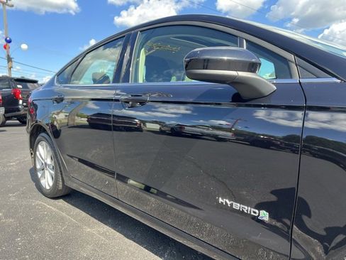 Used 2019 Ford Fusion SE image 8