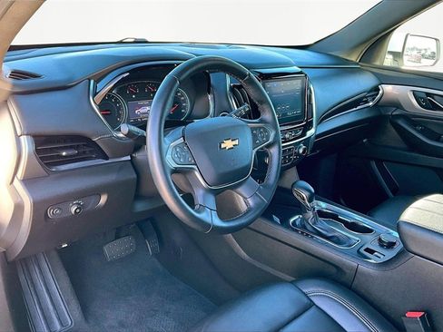 Used 2023 Chevrolet Traverse LT image 14