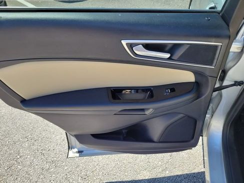 Used 2019 Ford Edge SEL w/ Equipment Group 201A AWD/4WD image 9
