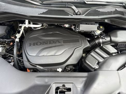 Used 2023 Honda Passport TrailSport image 2