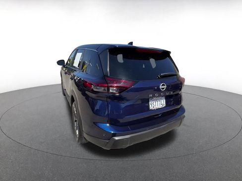 Used 2025 Nissan Rogue SV FWD image 11