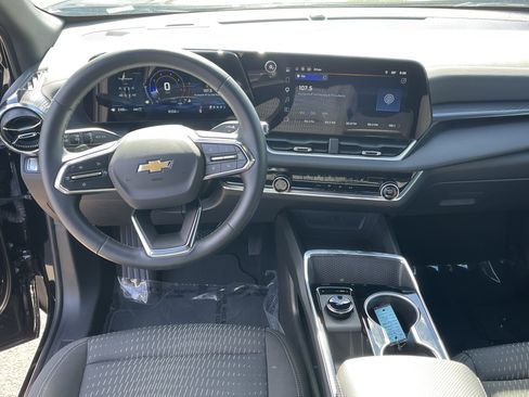 Used 2026 Chevrolet Equinox LT AWD/4WD image 12