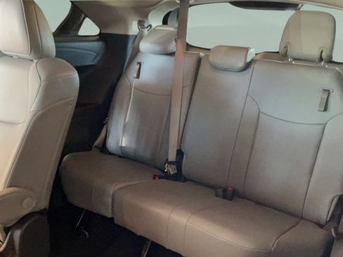Certified 2025 Toyota Sienna XLE FWD image 28
