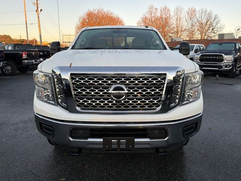 Used 2019 Nissan Titan SV w/ SV Convenience Package image 3