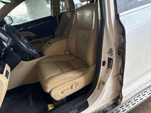 Used 2015 Toyota Highlander Limited Platinum AWD/4WD image 13