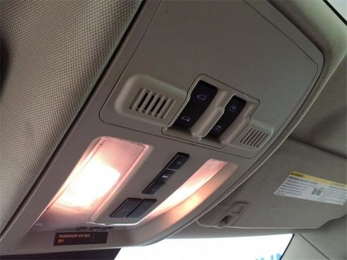 Used 2010 Cadillac SRX Luxury image 21