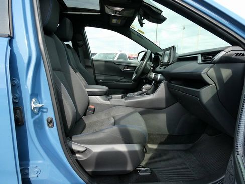 Used 2022 Toyota RAV4 SE w/ Convenience Package image 13