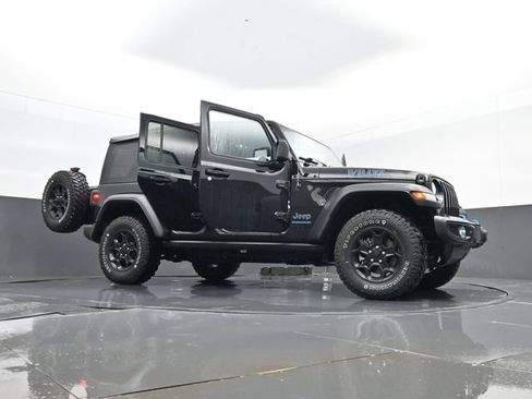 Used 2023 Jeep Wrangler Unlimited w/ Cold Weather Group AWD/4WD image 34