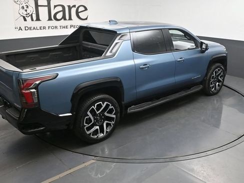 Used 2025 Chevrolet Silverado EV RST AWD/4WD image 34