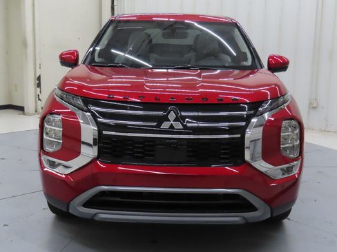 Used 2025 Mitsubishi Outlander SE FWD image 9