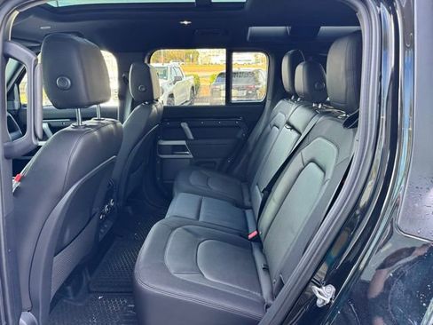 Used 2024 Land Rover Defender 110 X-Dynamic SE image 31