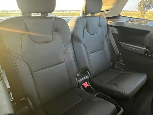 Used 2019 Volvo XC90 T6 Momentum AWD/4WD image 16