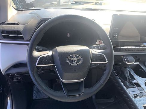 Certified 2025 Toyota Sienna XLE FWD image 12