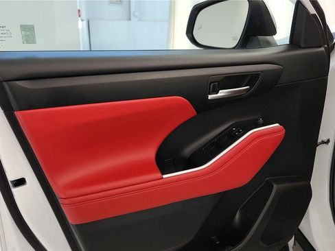 Used 2022 Toyota Highlander XSE image 24