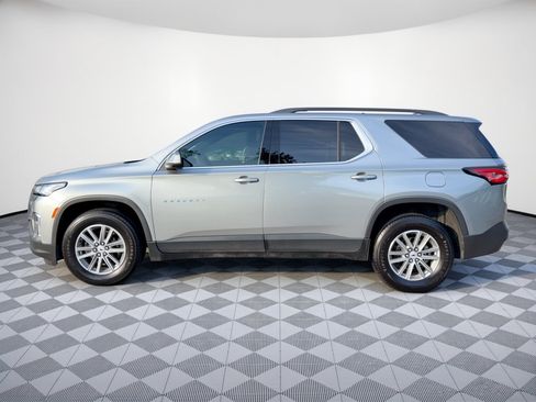 Used 2023 Chevrolet Traverse LT FWD image 2