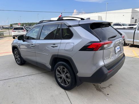 Used 2022 Toyota RAV4 XLE Premium image 6