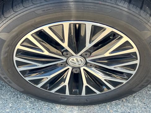 Used 2020 Volkswagen Jetta SE w/ SE Cold Weather Package image 10