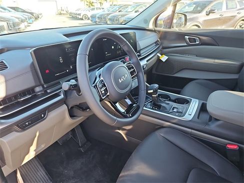 New 2026 Kia Carnival LXS image 13