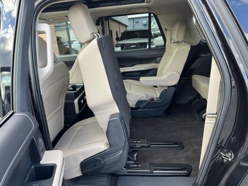 Used 2023 Ford Expedition Max Limited image 25