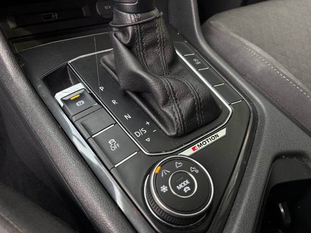 Used 2018 Volkswagen Tiguan S w/ 3rd Row Seat Package AWD/4WD image 27