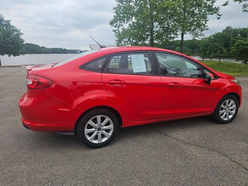 Used 2013 Ford Fiesta SE FWD image 5