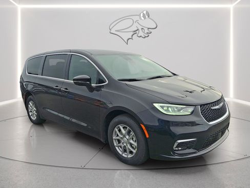 New 2026 Chrysler Pacifica Select image 5