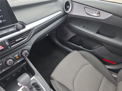 Used 2024 Kia Forte LXS image 29