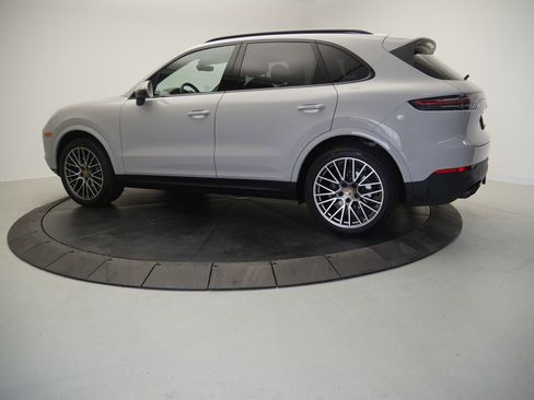 Certified 2023 Porsche Cayenne Platinum Edition AWD/4WD image 3