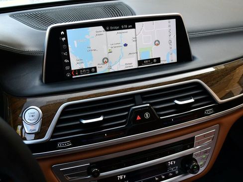 Used 2018 BMW 740i RWD image 13